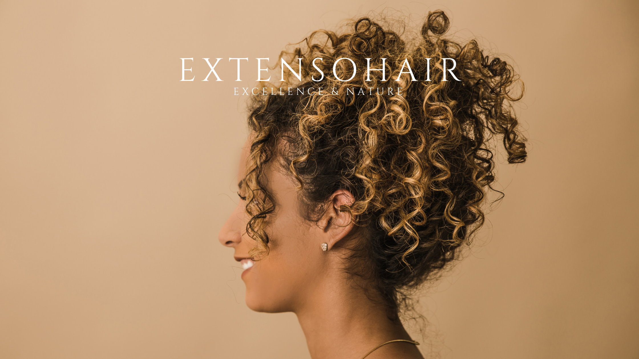 Obtenez des boucles parfaitement définies avec le traitement Alpha Tanin Curls Définition